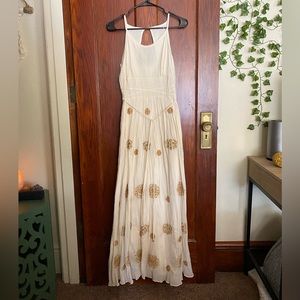 Embroidered floral maxi dress 🌼